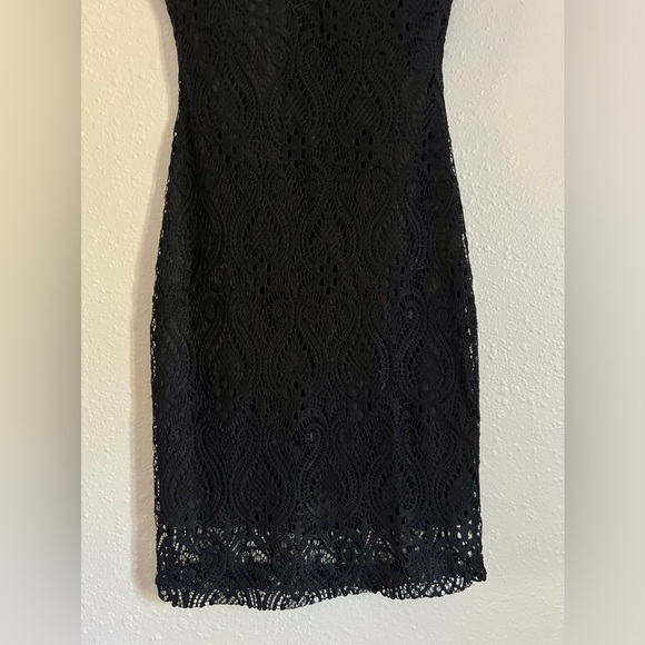 Size Small Papermoon Black Crochet Sleeveless Mini Dress Deep V - Picture 3 of 9